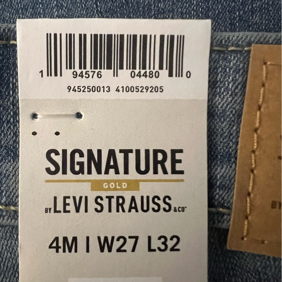 Signature by Levi Strauss & Co. Gold Label Women's Totally Shaping Skinny Jeans - Picture 5 of 11
